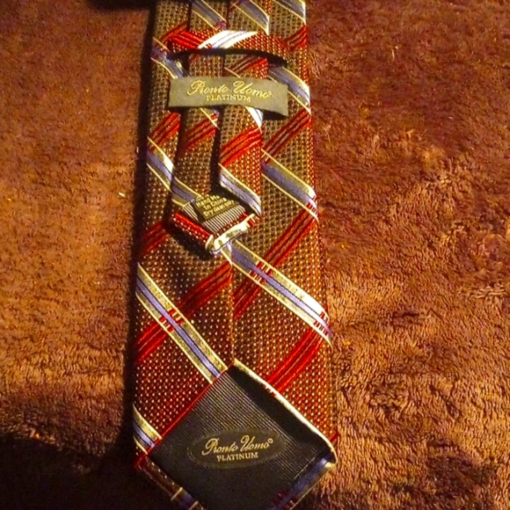 Pronto Uomo Platinum Dark Red Maroon Burgundy & Gray Paisley 100%Silk.